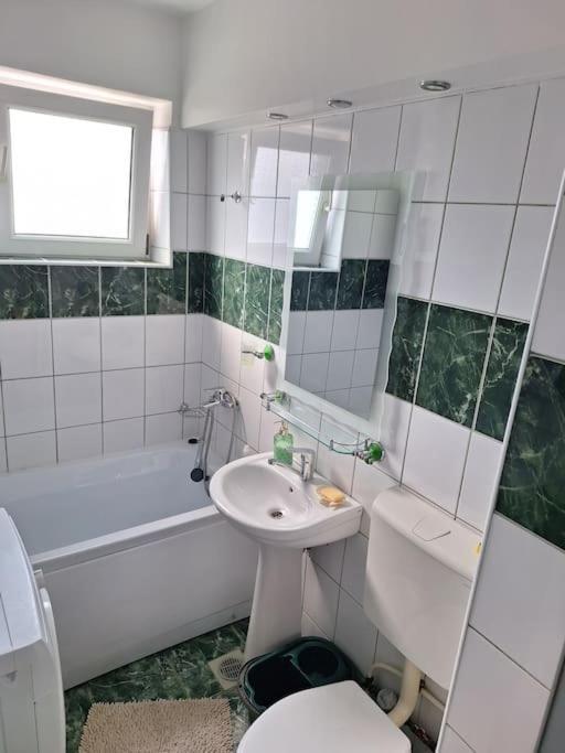Miha'S Apartament Сулина Экстерьер фото