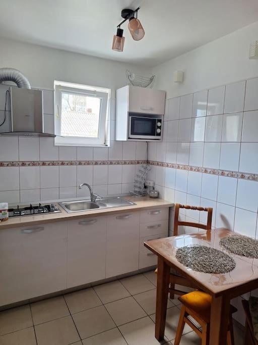 Miha'S Apartament Сулина Экстерьер фото