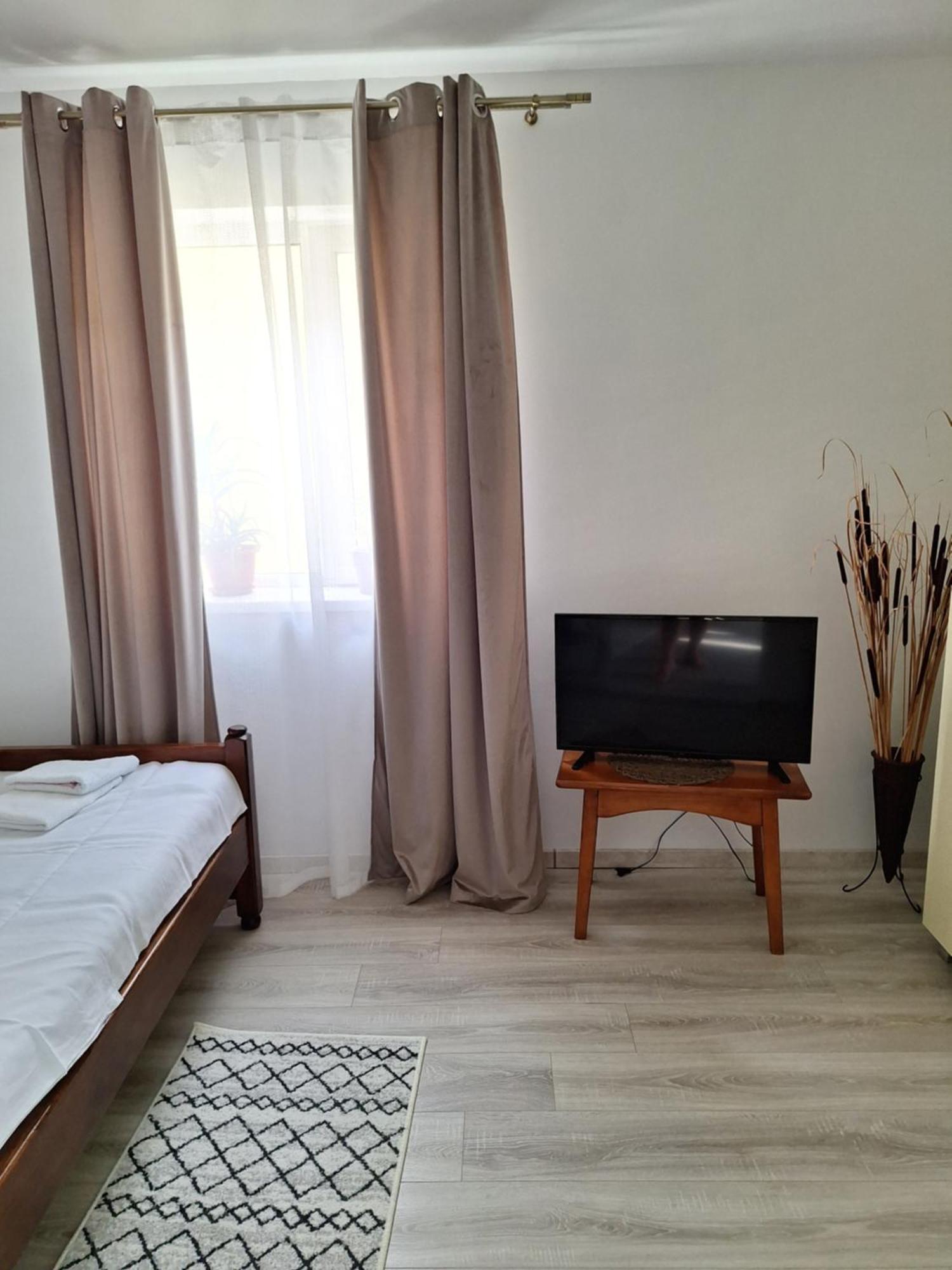 Miha'S Apartament Сулина Экстерьер фото